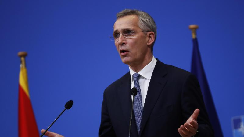 Das Coronavirus sei kein im Labor erschaffenes Virus, es zeige aber die Gefahren, die es im Zusammenhang mit dem Einsatz biologischer Kampfstoffe gebe, sagt Nato-Generalsekretär Jens Stoltenberg.