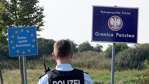 Der Ärger über deutsche Kontrollen an der gemeinsamen Grenze ist in Polen gestiegen. Nun will das Land selbst Kontrollen einführen. (Archivbild)