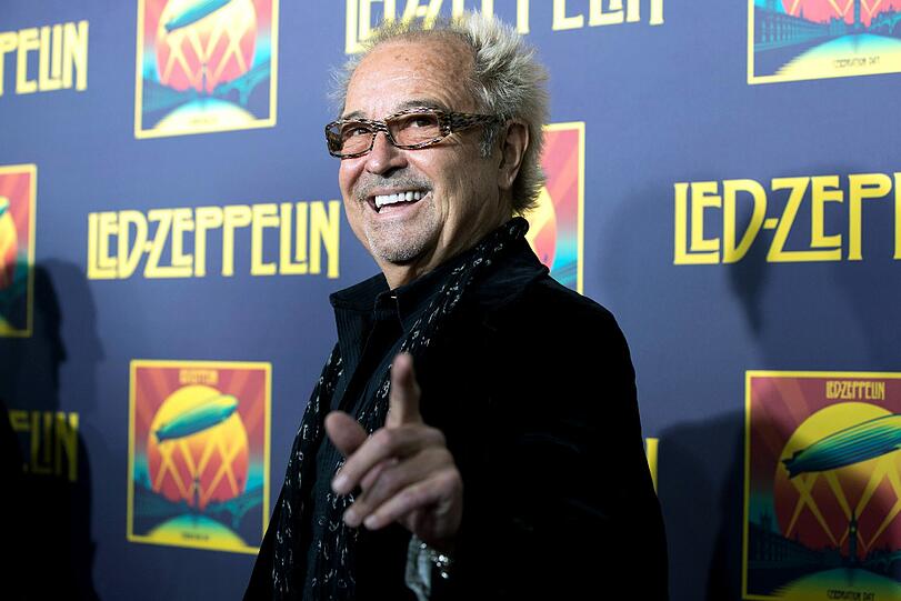 Mick Jones, der Gründer der Band Foreigner, ist natürlich auch dabei.