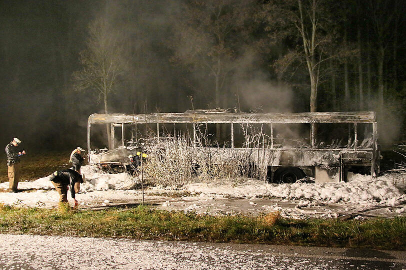 Schrecklicher Unfall auf der B15 bei Erding: Die Bilder vom Rettungseinsatz