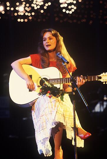 Nicole: Sozusagen die Lena der 80er. Nicole gewann den Grand Prix 1982 in Harrogate mit weißer Gitarre und ihrem Lied "Ein bißchen Frieden".