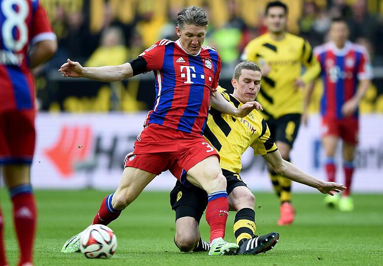 BASTIAN SCHWEINSTEIGER NOTE 2
Der Vize-Kapitän schnell auf Temperatur. Erst von Blaszczykowski gelegt, dann zu spät gegen Bender &ndash; Gelb (19.). Ging oft mit nach vorne, suchte den Abschluss per Kopfball. Starke kämpferische Leistung, sehr präsent. Hielt bis zur 58. Minute durch, dann musste er runter. Für ihn kam Rode.