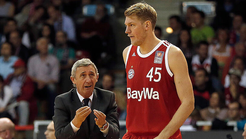 Trauern um Freund und Vater: Bayern-Trainer Svetislav Pesic und Jan Jagla. Trauern um Freund und Vater: Bayern-Trainer Svetislav Pesic und Jan Jagla.