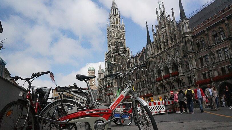 Bislang hat man sein Fahrrad in der Fußgängerzone bloß abstellen können. Jetzt kann abends und nachts auch geradelt werden.