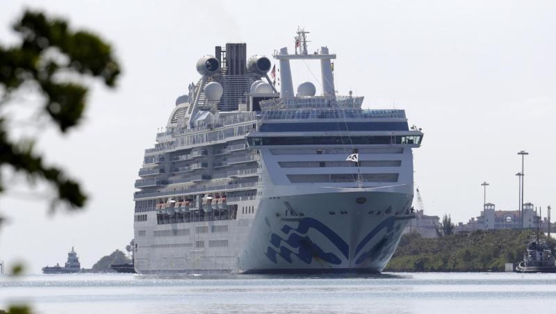 Die "Coral Princess" fährt im Hafen von Miami ein. Die "Coral Princess" fährt im Hafen von Miami ein.