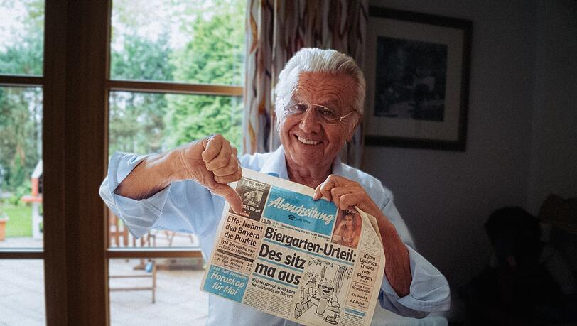 Manfred Schauer (72), der die "Biergartenrevolution" erfunden hat, mit der AZ vom 1. Mai 1995. Herr Hirnbeiß ist da schon siegessicher: "Des sitz ma aus". Manfred Schauer (72), der die "Biergartenrevolution" erfunden hat, mit der AZ vom 1. Mai 1995. Herr Hirnbeiß ist da schon siegessicher: "Des sitz ma aus".
