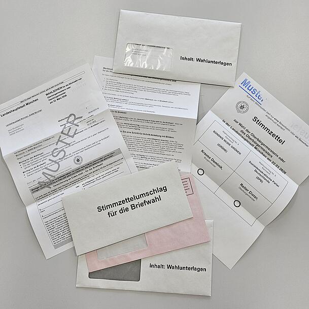 Die Muster-Wahlunterlagen f&uuml;r die Stichwahl am Sonntag.