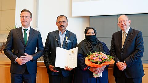 Zur Verleihung kam auch Muhammad Afzals Frau.