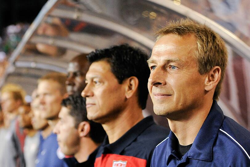 1:1 gegen Mexiko - Beim erstebn Spiel der US-Fußballnationalmannschaft mit Jürgen Klinsmann hüpfte der Coach am Spielfeldrand wie ein Flummi. Die Bilder.