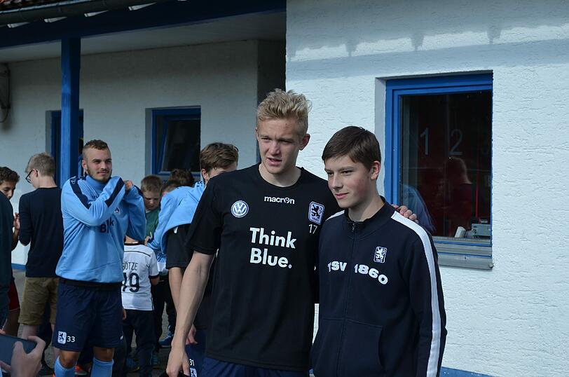 Trainer Torsten Fröhling und Co. in der Saisonvorbereitung bei der Arbeit - der TSV 1860 hat sein erstes Trainingslager in Bodenmais aufgeschlagen.