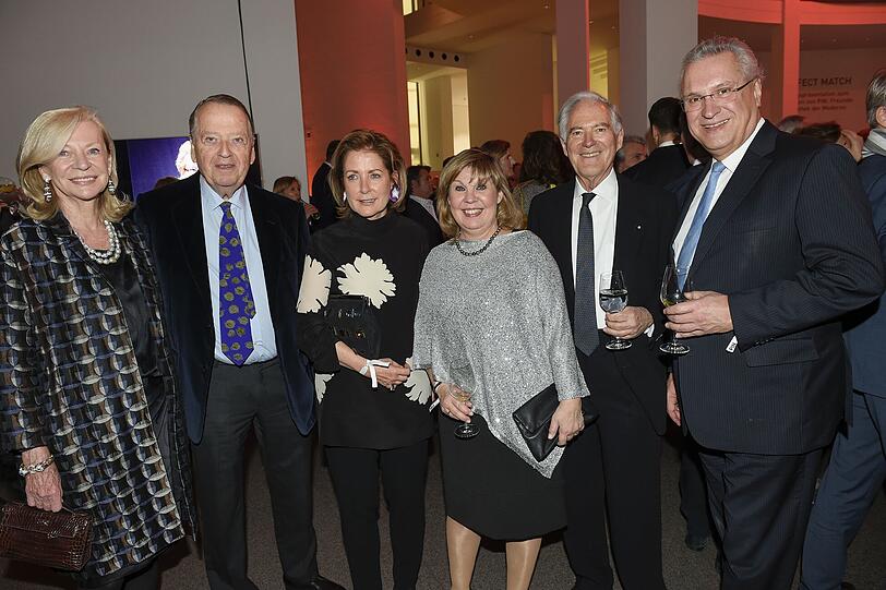 V. l.: Unternehmer und Mäzen Arend Oetker mit Frau Brigitte, Gerswid Herrmann, Roland Berger und Bayerns Innenminister Joachim Herrmann.