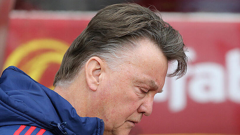 Von Pleite zu Pleite: Manchester Uniteds Trainer Louis van Gaal. Von Pleite zu Pleite: Manchester Uniteds Trainer Louis van Gaal.
