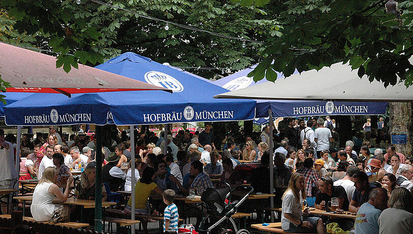 Schön biergartlen: Der Hofbräukeller feiert den Sommer. Schön biergartlen: Der Hofbräukeller feiert den Sommer.