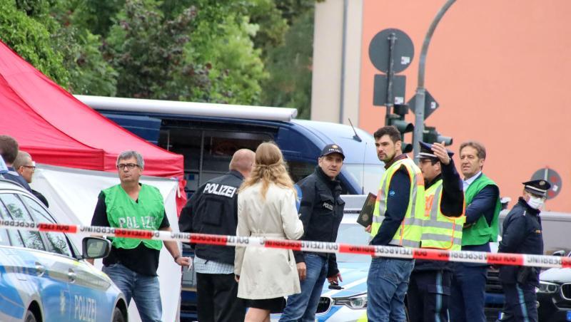 Polizisten steht am Tatort, an dem zuvor ein Mann erschossen wurde. Foto: Alexander Auer/Alexander Auer/dpa/dpa Polizisten steht am Tatort, an dem zuvor ein Mann erschossen wurde. Foto: Alexander Auer/Alexander Auer/dpa/dpa
