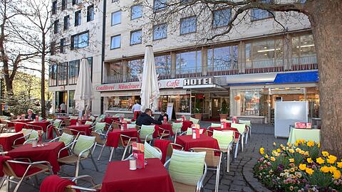 Das Café Rotkreuzplatz. Ab März eröffnet Rischart.