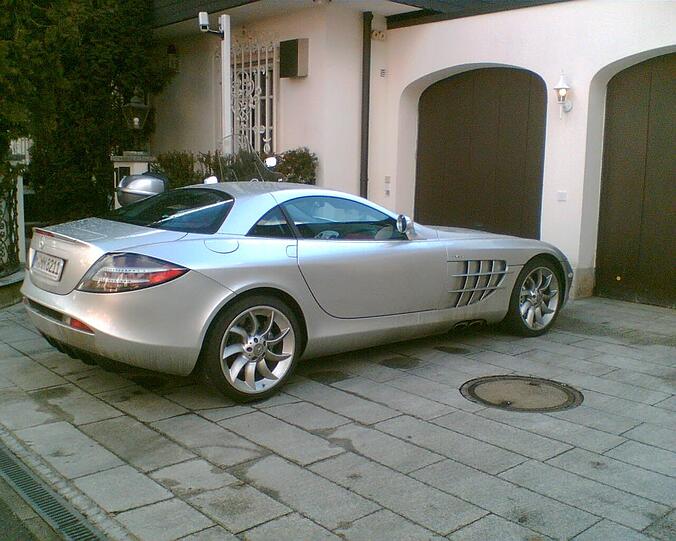 Der Mercedes SLR McLaren hat 626 PS und schafft Tempo 334.