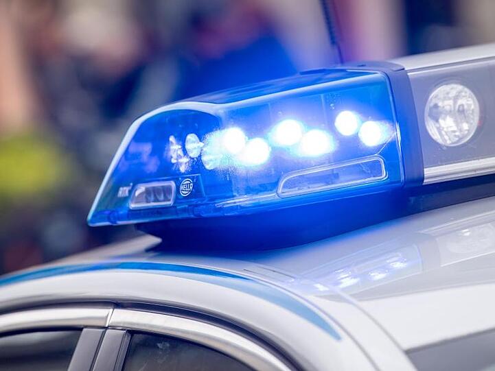 Das Blaulicht einer Polizeistreife.