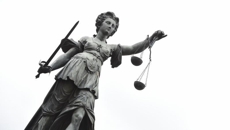 Eine Bronzestatue der römischen Göttin der Gerechtigkeit, Justitia. Foto: Arne Dedert/Archivbild Eine Bronzestatue der römischen Göttin der Gerechtigkeit, Justitia. Foto: Arne Dedert/Archivbild
