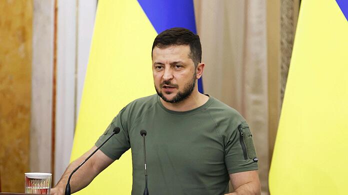 "Russland schneidet sich selbst von den Verhandlungen ab": Präsident Selenskyj nennt einen möglichen Schauprozess gegen ukrainische Kriegsgefangene eine kritische "Linie".