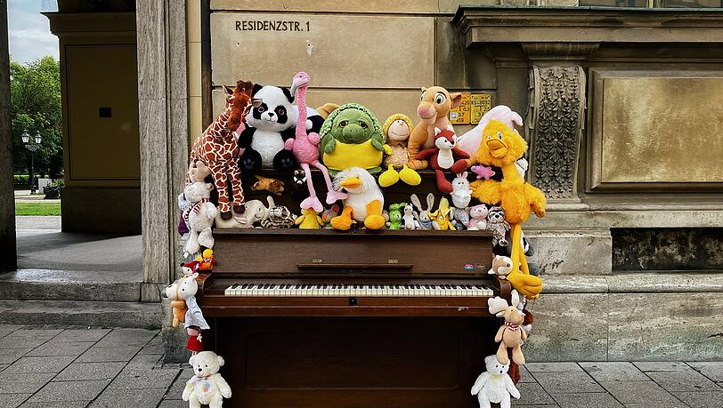 Das "Kuschelklavier" steht für drei Wochen in der Baumkirchnerstraße in Berg am Laim. Das "Kuschelklavier" steht für drei Wochen in der Baumkirchnerstraße in Berg am Laim.
