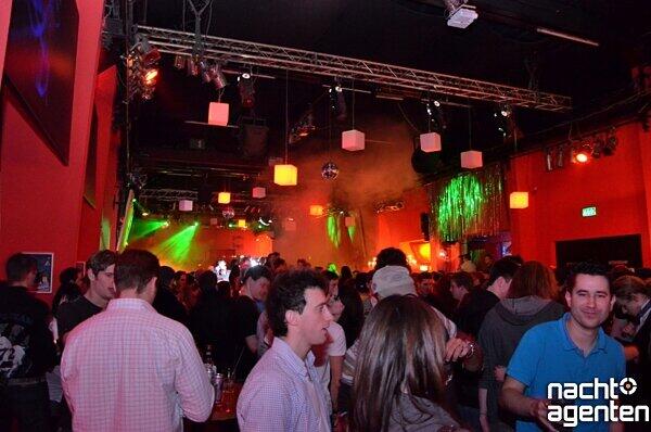 12 Jahre Nachtgalerie: Malle live vs Party Pornös (Samstag 3.12. 2011).
Noch mehr Fotos sehen sie unter: www.nachtagenten.de.