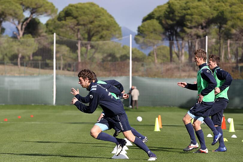 Gute Stimmung beim Trainingslager der Löwen in Belek. Eindrücke vom Gute-Laune-Training der Sechz?ger - zum Durchklicken.