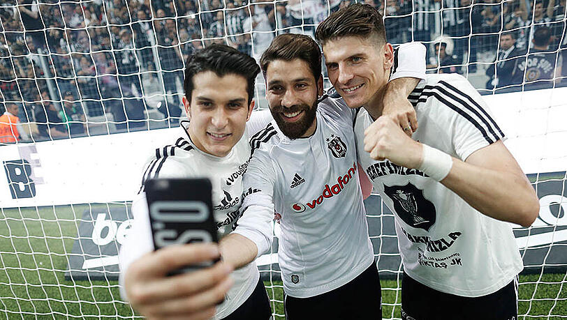 Mario Gomez verlässt Besiktas Istanbul wegen der aktuellen politischen Lage in der Türkei. Mario Gomez verlässt Besiktas Istanbul wegen der aktuellen politischen Lage in der Türkei.