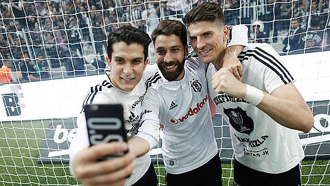 Mario Gomez verlässt Besiktas Istanbul wegen der aktuellen politischen Lage in der Türkei.