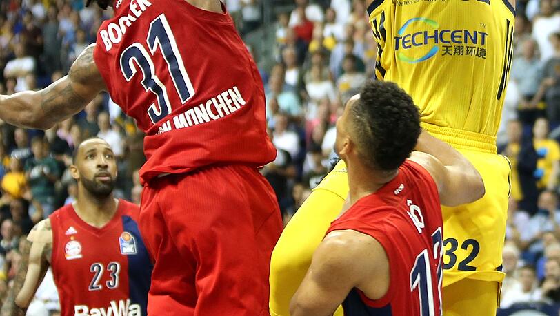 Bayerns Bester in Berlin: Devin Booker (l.) erzielt 16 Punkte und holt sieben Rebounds. Bayerns Bester in Berlin: Devin Booker (l.) erzielt 16 Punkte und holt sieben Rebounds.