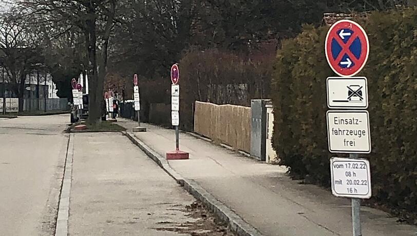 Da kurzfristige Planänderungen während der Sicherheitskonferenz nicht auszuschließen seien, hätten die Parkplätze auch tagsüber freigehalten werden müssen, argumentiert die Polizei. Da kurzfristige Planänderungen während der Sicherheitskonferenz nicht auszuschließen seien, hätten die Parkplätze auch tagsüber freigehalten werden müssen, argumentiert die Polizei.