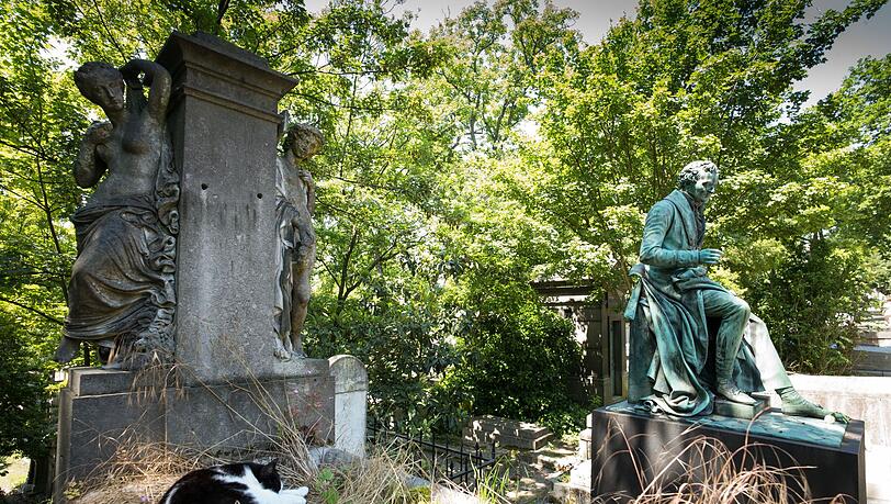 Historische Grabstätten auf Pariser Friedhöfen warten auf eine neue Nutzung. (Archivbild) Historische Grabstätten auf Pariser Friedhöfen warten auf eine neue Nutzung. (Archivbild)