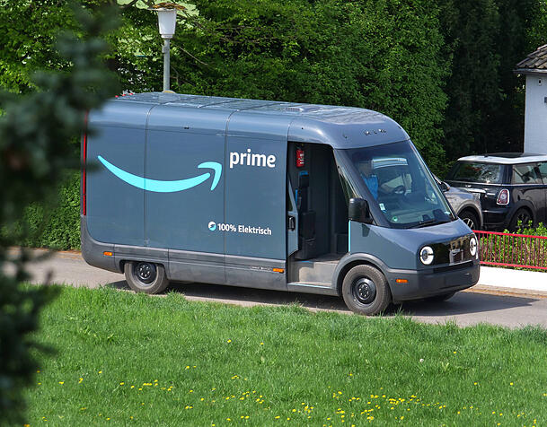Amazon-Paketfahrer bei der Auslieferung. Fahrer verdienen laut Kununu im Schnitt 32.000 Euro pro Jahr. Amazon-Paketfahrer bei der Auslieferung. Fahrer verdienen laut Kununu im Schnitt 32.000 Euro pro Jahr.
