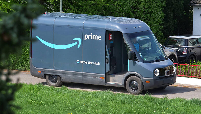 Amazon-Paketfahrer bei der Auslieferung. Fahrer verdienen laut Kununu im Schnitt 32.000 Euro pro Jahr. Amazon-Paketfahrer bei der Auslieferung. Fahrer verdienen laut Kununu im Schnitt 32.000 Euro pro Jahr.