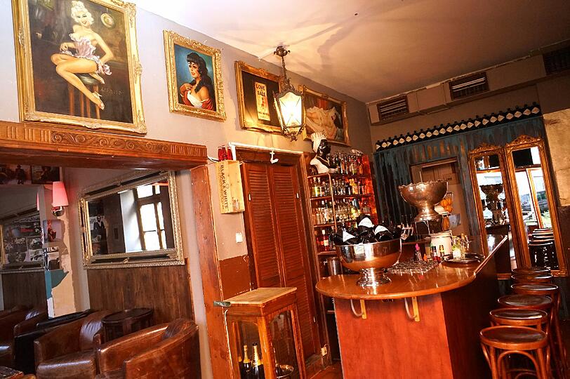 Nachtschwärmer ahoi: Die Bar du Port in Neuhausen überzeugt mit viel Seemannsflair und einer großen Auswahl an Gin in den Regalen.