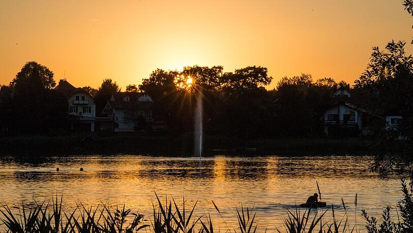 Am Abend kann man tolle Lichtspiele am See beobachten.