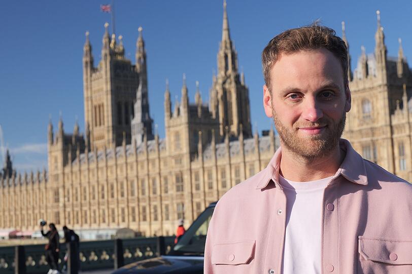Was zieht Millionen Touristinnen und Touristen jedes Jahr nach London? Leon Windscheid will herausfinden, was die Stadt ausmacht. Was zieht Millionen Touristinnen und Touristen jedes Jahr nach London? Leon Windscheid will herausfinden, was die Stadt ausmacht.