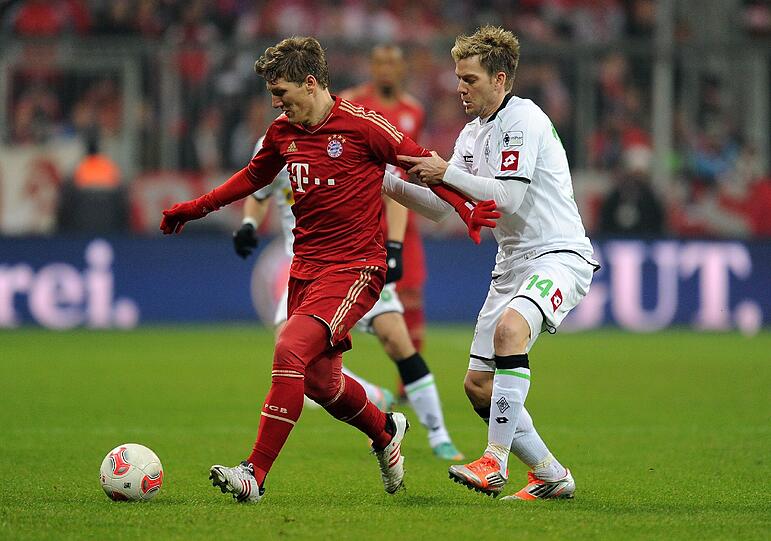 BASTIAN SCHWEINSTEIGER: Note 4. Nach der Auswechslung von Martínez defensiver. Schöner Freistoß nach Pause, später im Trab unterwegs.