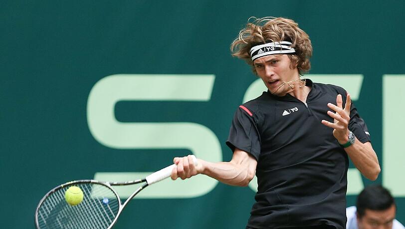 Mit seinem überraschenden Sieg gegen roger Federer zieht Alexander Zverev zum ersten Mal ins Finale in Halle ein. Mit seinem überraschenden Sieg gegen roger Federer zieht Alexander Zverev zum ersten Mal ins Finale in Halle ein.