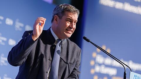 Markus Söder fordert Kanzler Scholz auf, bei dessen Regierungserklärung an diesem Dienstag "klar Schiff" und deutlich zu machen, wohin die Reise gehe. (Archivbild)