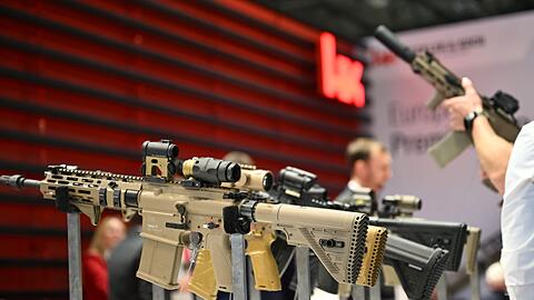 Sturmgewehre, die HK bei der Waffenmesse Eurosatory in Paris vorgestellt hat.