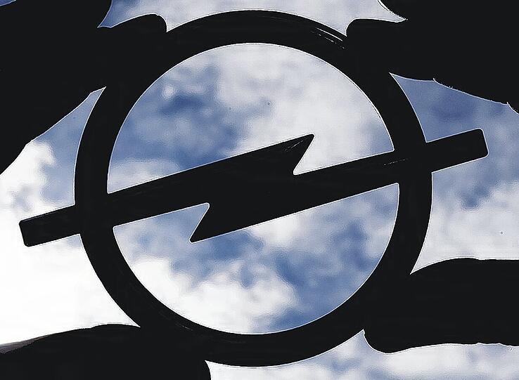 Was wird aus dem traditionsreichen Autobauer mit dem markanten Blitz? Die Zukunft von Opel ist wieder ungewiss. Foto: dpa