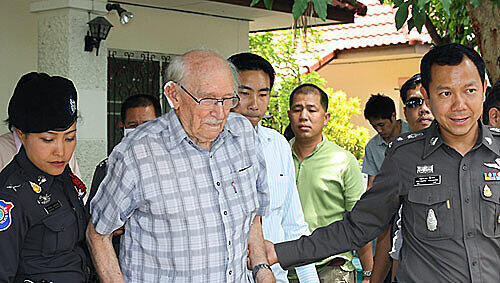 Dieser 90-Jährige soll in Thailand junge Mädchen missbraucht haben. Dieser 90-Jährige soll in Thailand junge Mädchen missbraucht haben.