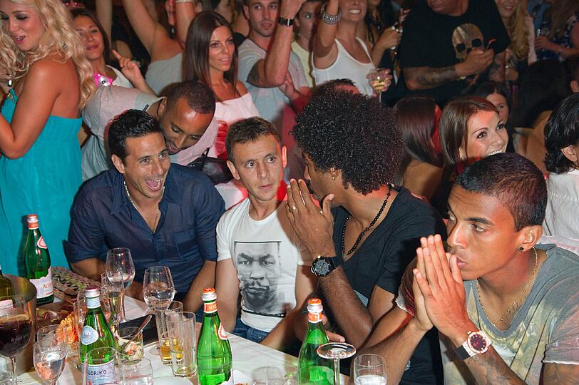Neuzugänge Dante und Pizarro feiern im H'Ugo's: Ob sie den Tipp von Frank Ribéry bekommen haben?