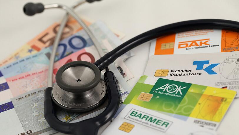 Die DAK-Gesundheit hebt ihren Beitragssatz im kommenden Jahr um 0,6 Prozentpunkte auf 16,1 Prozent an. Auch andere Kassen erhöhen die Beiträge. Die DAK-Gesundheit hebt ihren Beitragssatz im kommenden Jahr um 0,6 Prozentpunkte auf 16,1 Prozent an. Auch andere Kassen erhöhen die Beiträge.