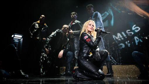 In voller Biker-Montur: Weltstar Kylie Minogue zeigt sich bei ihrer "Golden"-Welttournee ungewohnt rockig. (Archivbild)