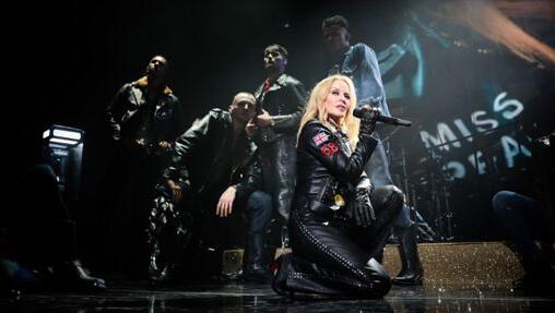 In voller Biker-Montur: Weltstar Kylie Minogue zeigt sich bei ihrer "Golden"-Welttournee ungewohnt rockig. (Archivbild) In voller Biker-Montur: Weltstar Kylie Minogue zeigt sich bei ihrer "Golden"-Welttournee ungewohnt rockig. (Archivbild)