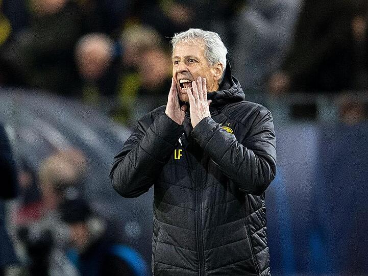 Dortmunds Trainer Lucien Favre dirigierte das Spiel von der Seitenlinie.