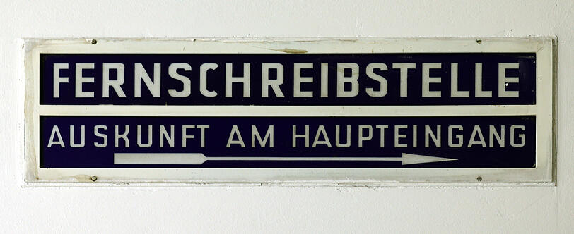 Ein Schild aus einer längst vergangenen Zeit.