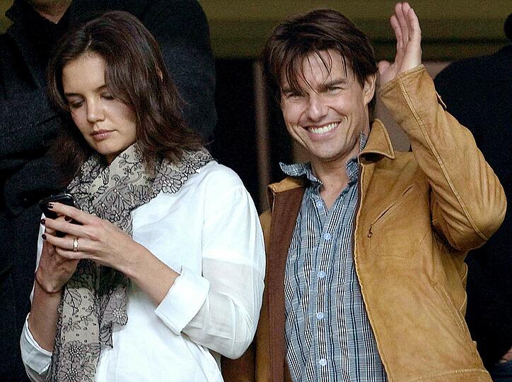 Ähnlich viel Hohn bekam 2005 Tom Cruise (51) ab, als er bei Oprah Winfrey (59) seine Liebe zu Kollegin Katie Holmes (34) gestand und daraufhin auf Sofa und Talkmasterin rumhüpfte.