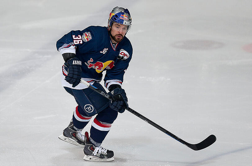 Der EHC darf feiern - auch Yannic Seidenberg hat mit seinem Treffer zum zwischenzeitlichen 3:0 seinen Anteil am Sieg gegen Krefeld.